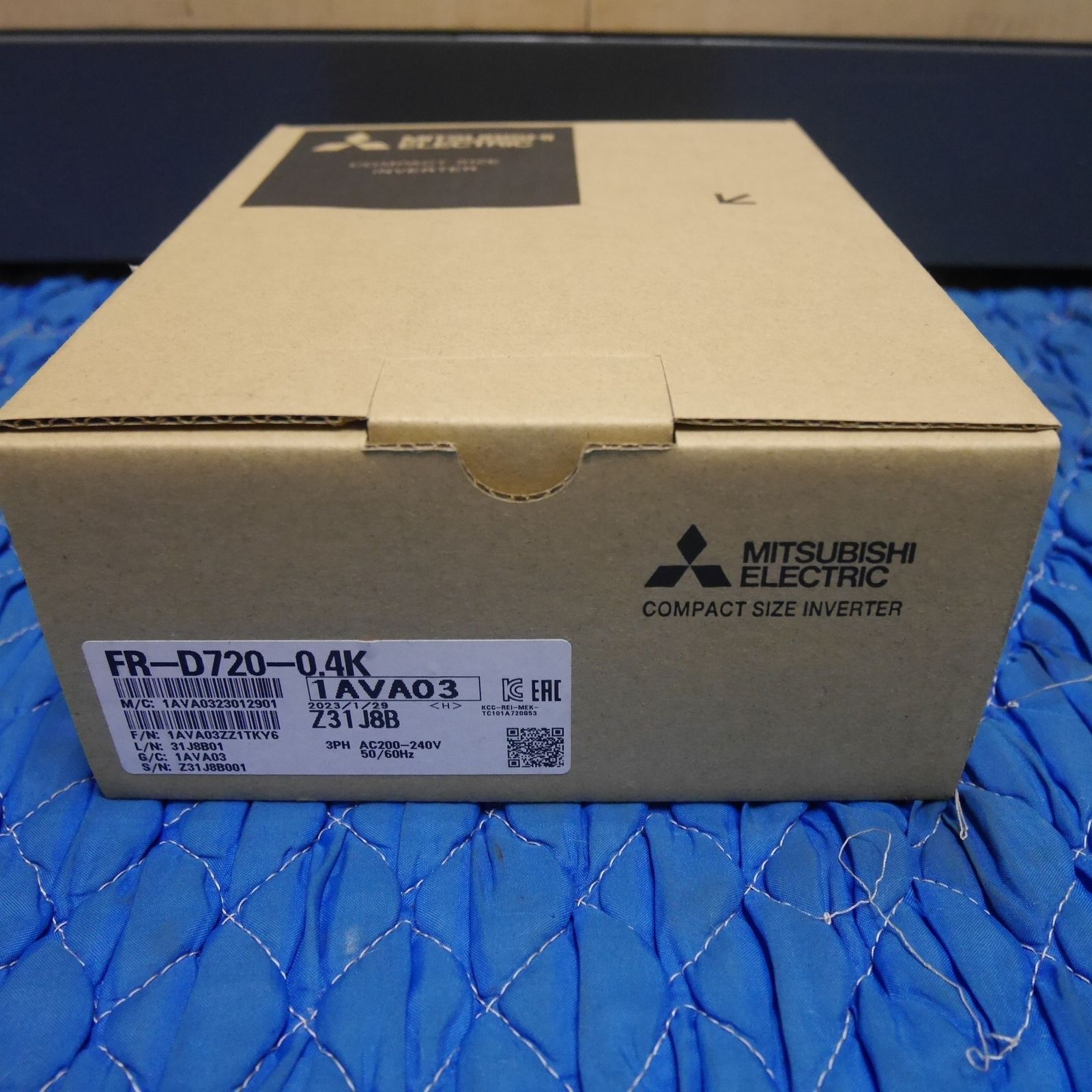  複数在庫有 三菱 インバーター FR D 720 0 4 K コンパクト サイズ 小型 小形 200 V ソファカバー カーペットマット その他 住宅設備