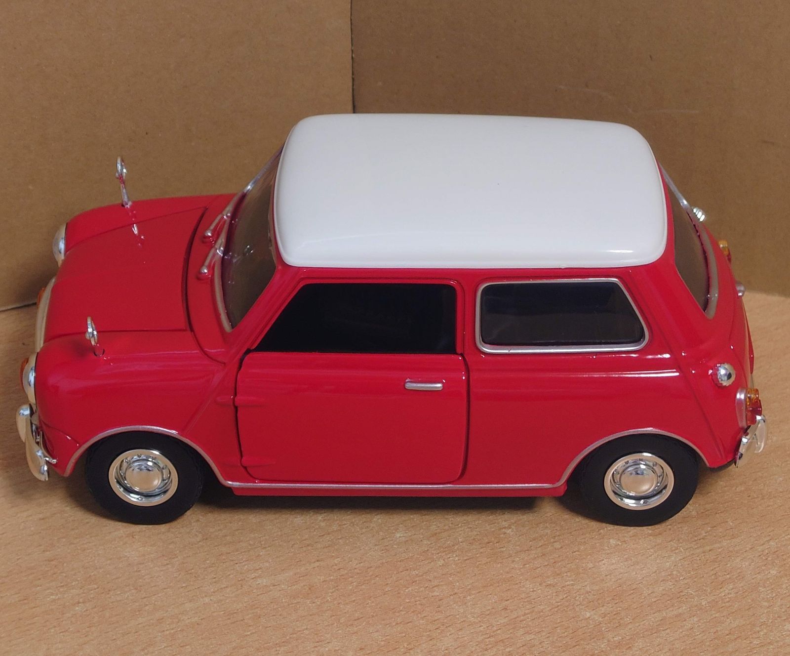 1/18 モーリス ミニクーパー レッド 1961-1967 morris 1/18 モーリス ミニクーパー レッド 1961-1967 morris