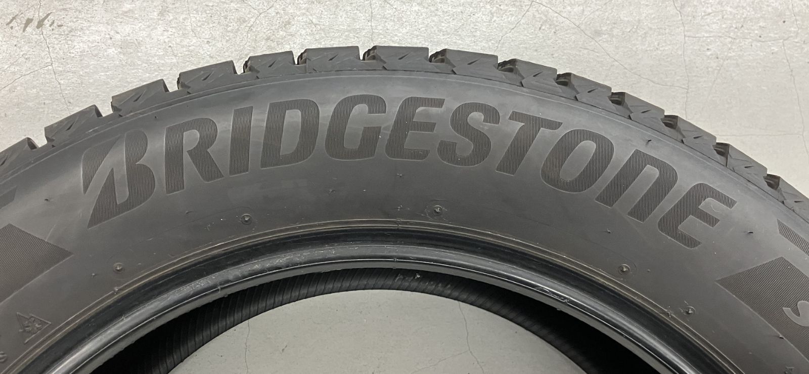 品 1セット スタッドレスタイヤ ブリヂストン ブリザック DM-V3 2025年製 265|55R20 4本セット