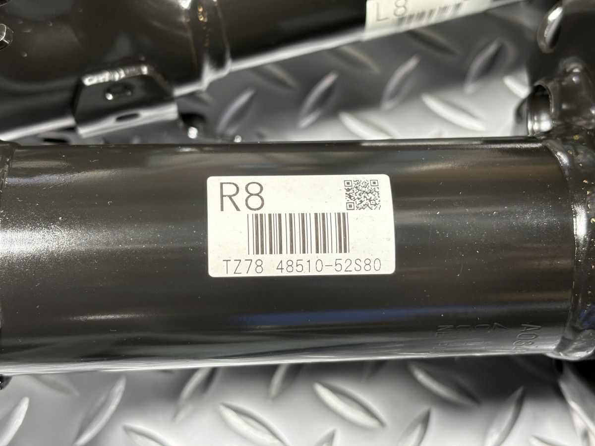 送料無料GXPA16 GRヤリス 純正 サスキット 品番48510-52S80/48520