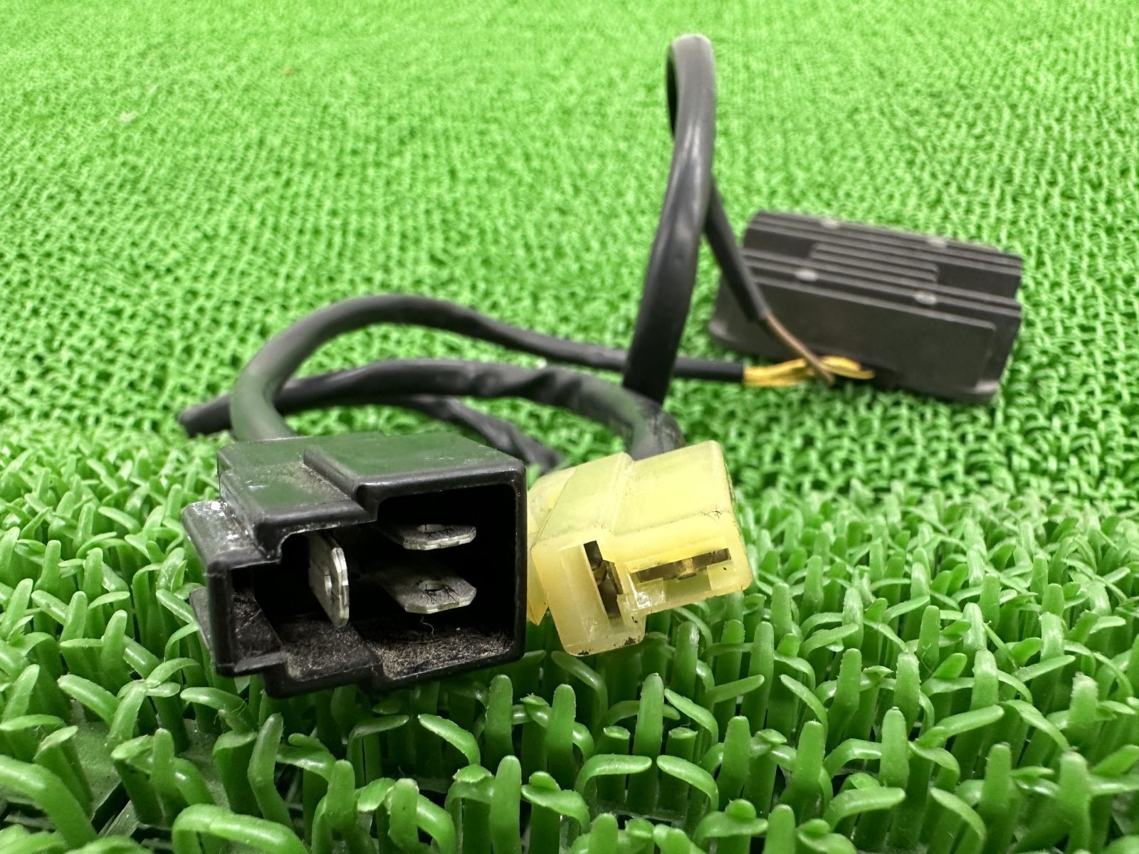 RG125ガンマ レギュレター スズキ 純正 中古 バイク 部品 NF13A SH553B
