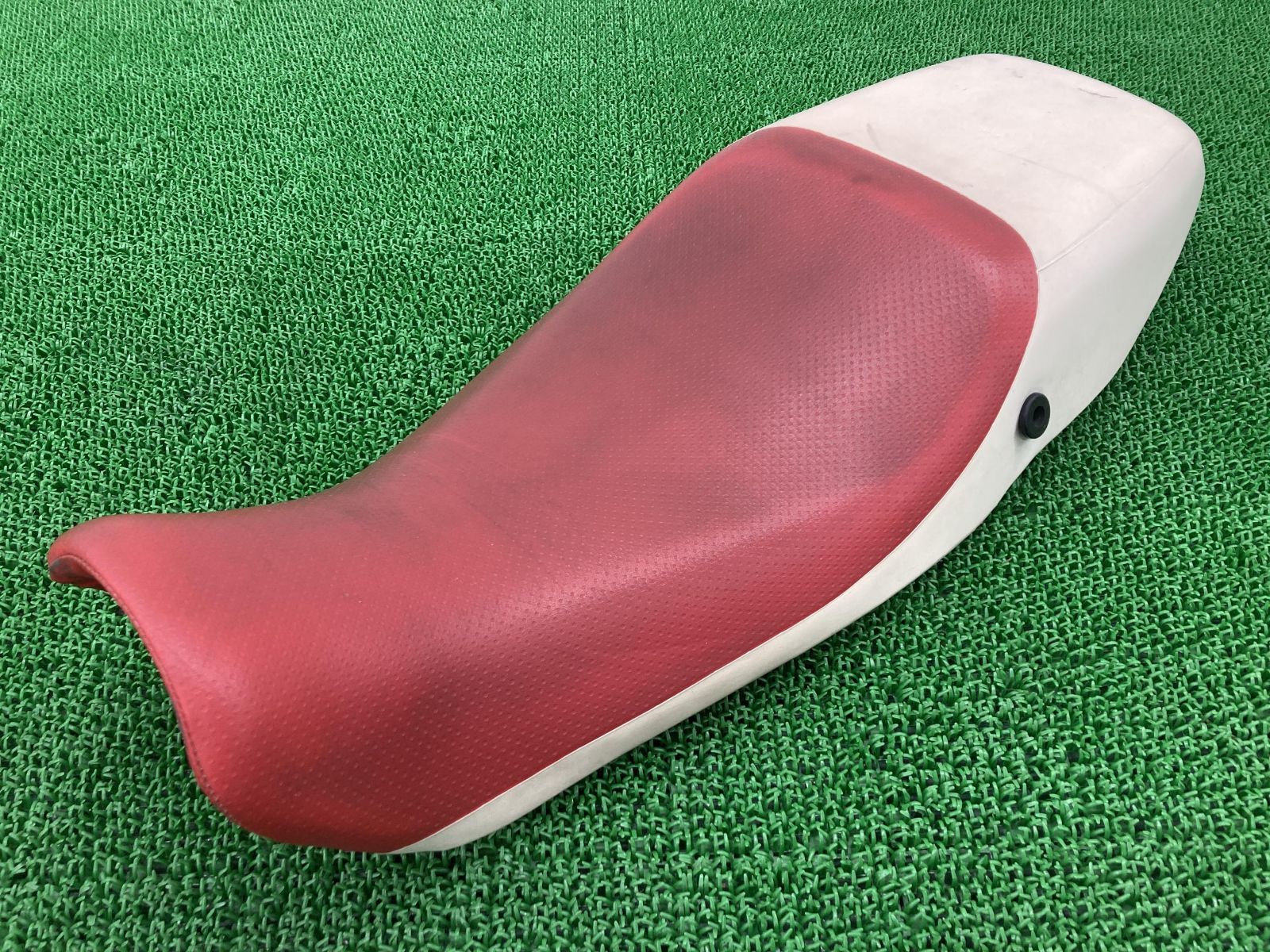 FTR223純正シート ホンダ MC34 破れなし！ FTR223 ホンダ 純正 FTR 0 赤⁄白