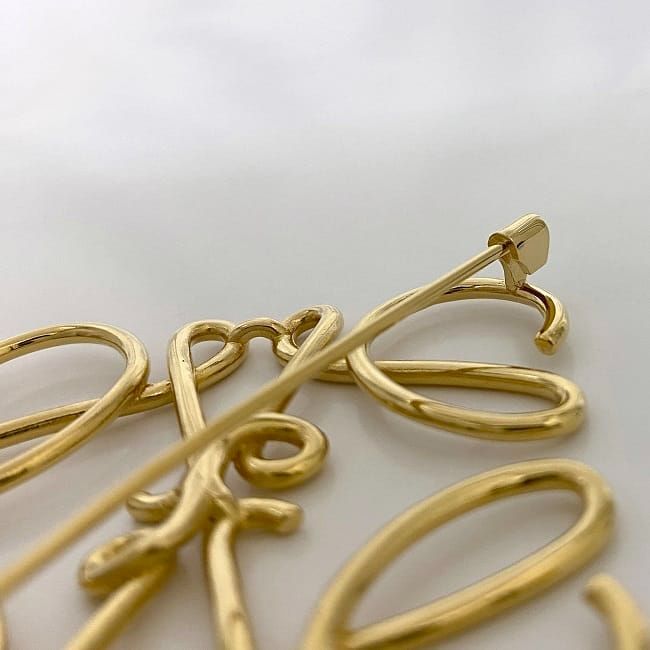 LOEWE アナグラム　メタルブローチ　ゴールド アナグラム ブローチ (メタル) ゴールド - LOEWE Japan official website