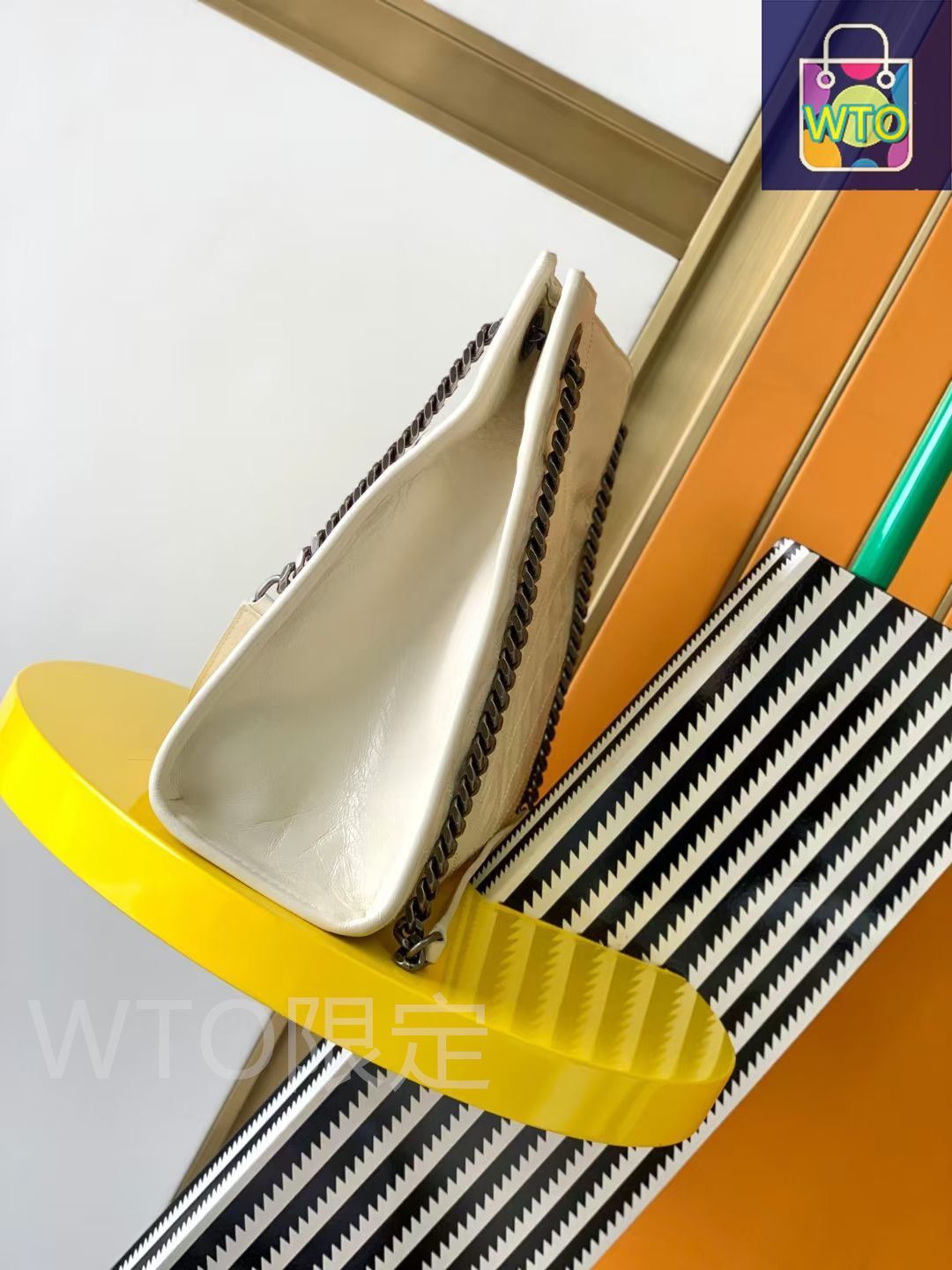 SAINT LAURENT ニキ ショッピングバッグ - 33×27×11.5cm オイルドレザー | ♥品 -WT0輸入