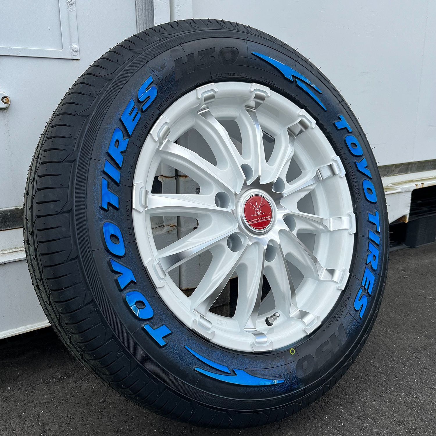 訳あり 車検対応 4本セット タイヤ＆ホイールセット 200系