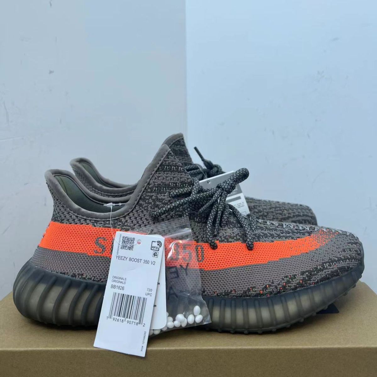 新品未使用 アディダス adidas originals Yeezy Boost 350 V2  スニーカー