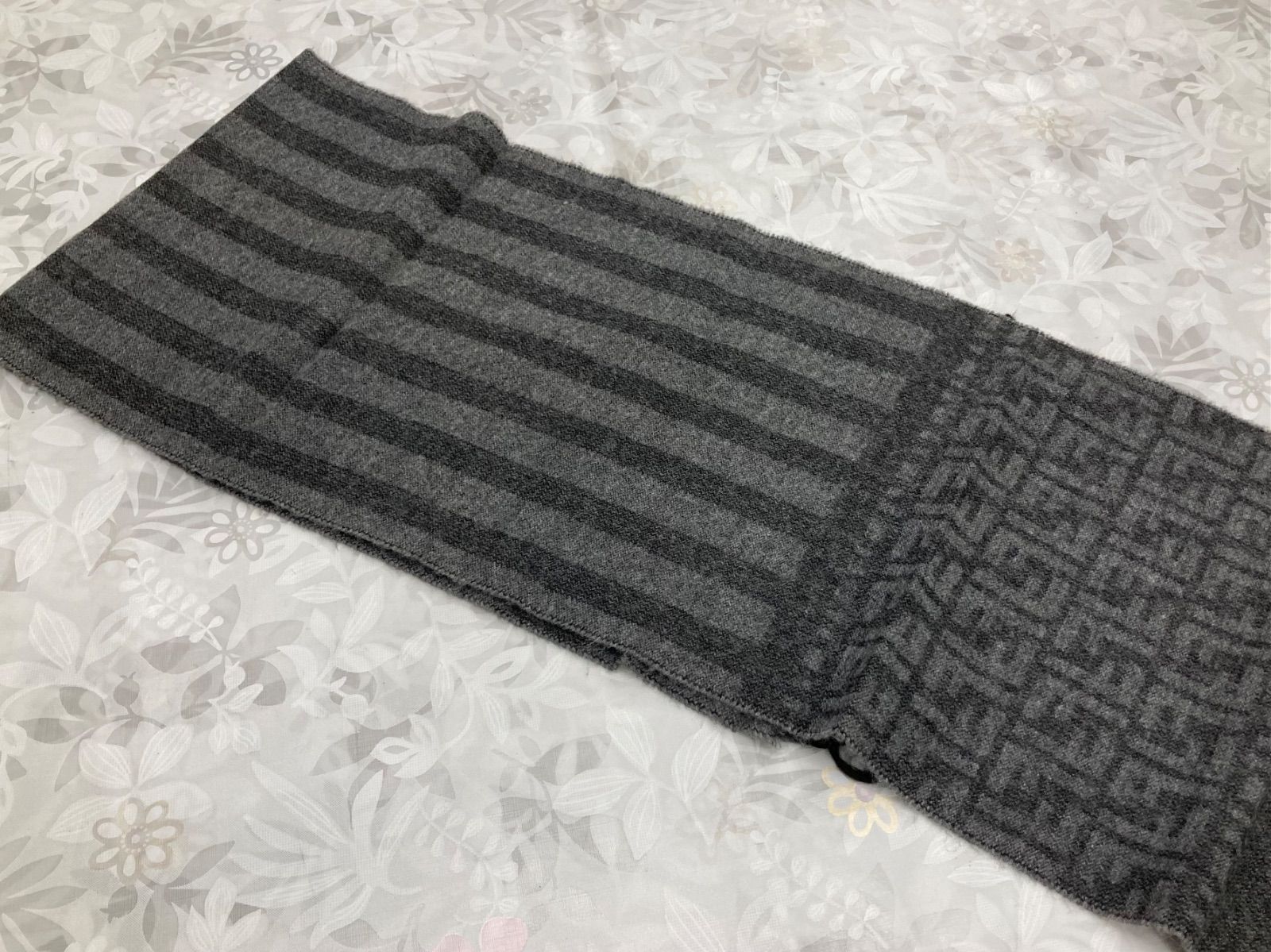 FENDI フェンディ マフラー ズッカ柄 グレー 灰色 イタリア ウール