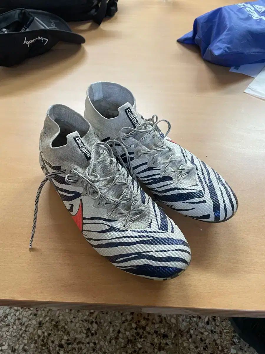韓国 NIKE ナイキ モデル サッカーシューズ 280