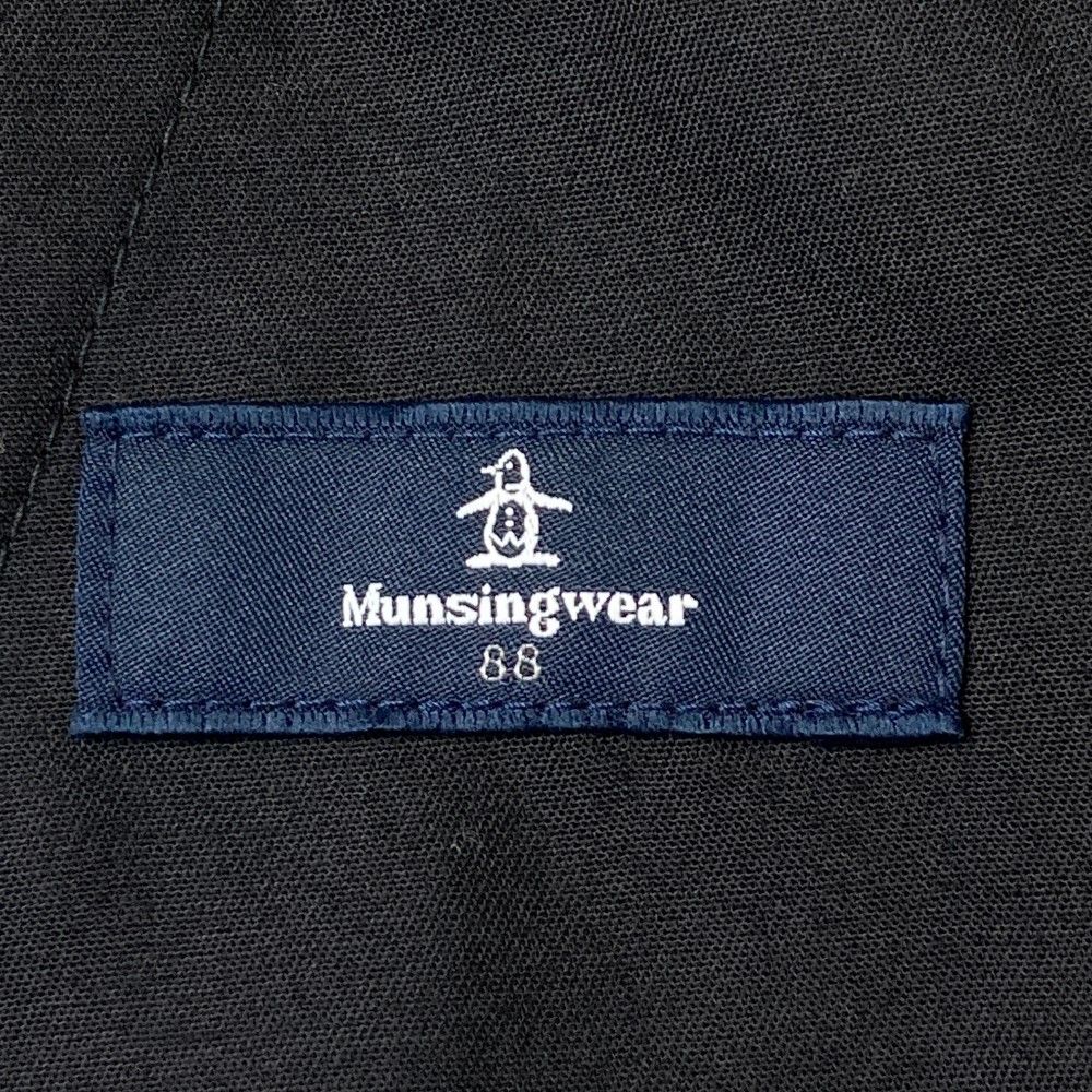 サイズ：88 MUNSING WEAR マンシングウェア  パンツ  ネイビー系 [240101444346] ゴルフウェア メンズ ストスト サイズ：88 MUNSING WEAR マンシングウェア パンツ ネイビー系