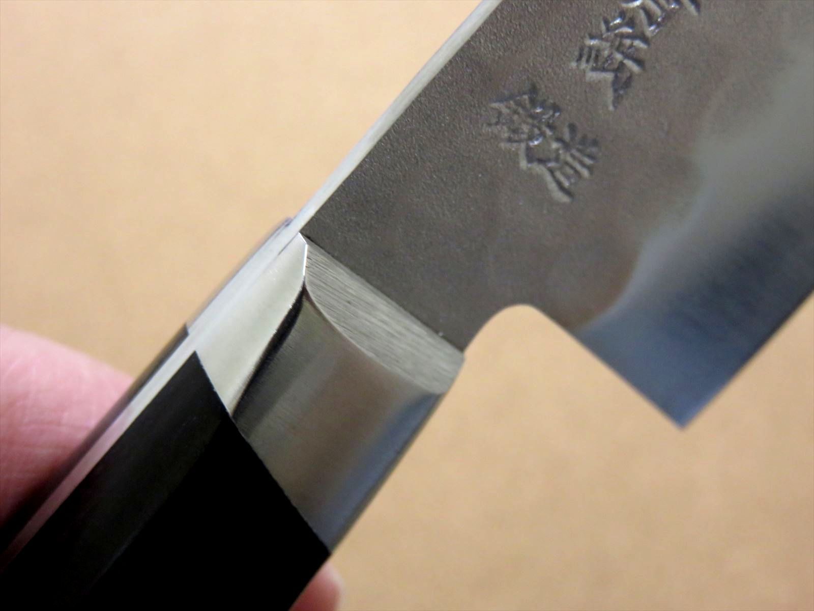 関の刃物 牛刀 200mm 兼常作 鎚目 本割込 炭素鋼 青紙2号 肉切り 包丁 関の刃物 牛刀 20cm (200mm) 名匠 兼常作 鎚目 本割込 青紙