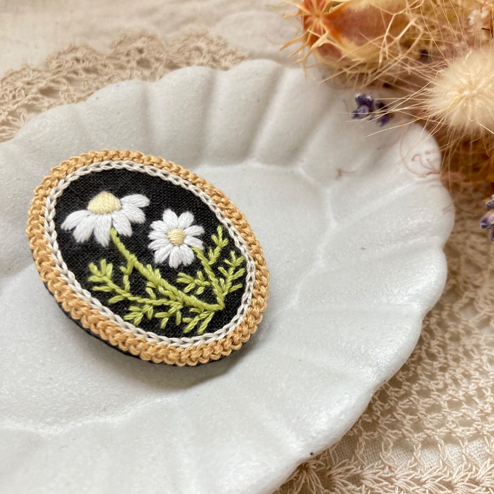 刺繍ブローチ かたまら