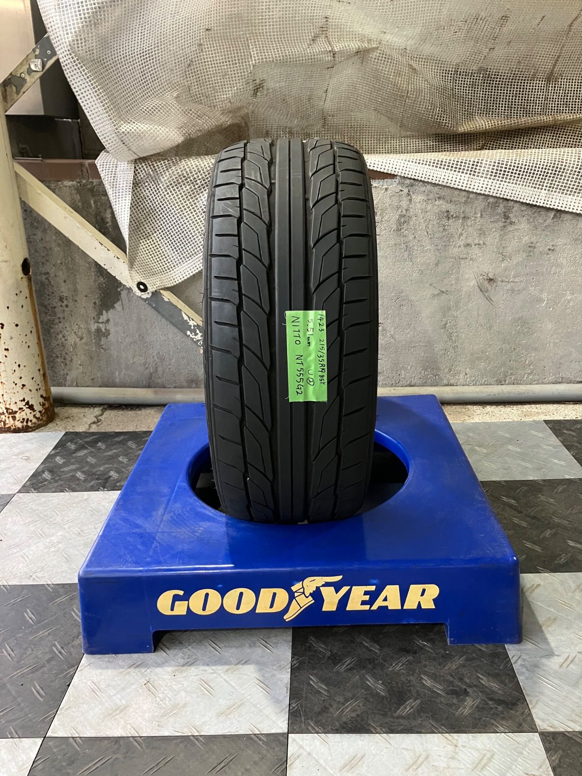 送料込み］ 215/35R19 NITTO NT555G2 ニットー 中古タイヤ4本セット