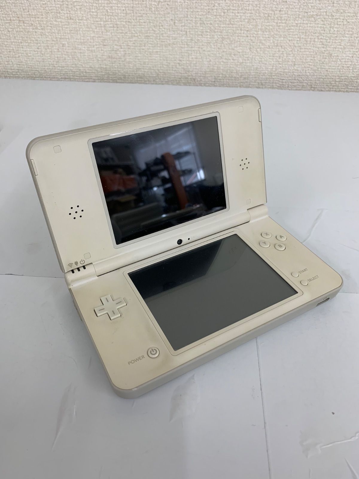 ３ 通電動作 済み Nintendo ニンテンドーDS i LL ホワイト UTL-001 ゲーム機本体 1