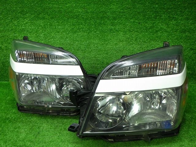 トヨタ AZR60/65 ヴォクシー 後期 ヘッドライト左右 HID 28-182 V9 240625035