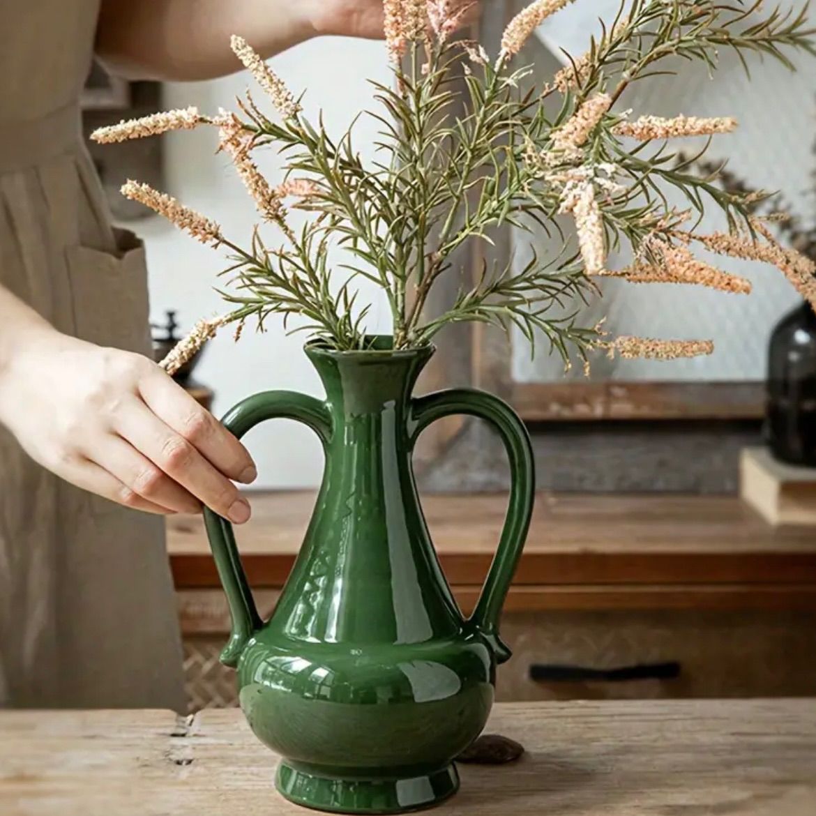 花瓶 セラミック花瓶 フレンチ風 エメラルドカラー 両手用ハンドル付き ヴィンテージ フラワー アレンジメント 装飾 ホームデコ 置物 おしゃれ 陶器製 エレガントスタイル オブジェクト インテリアアイテム 贈り物に最適 室内使用 高さ バランス グリーン