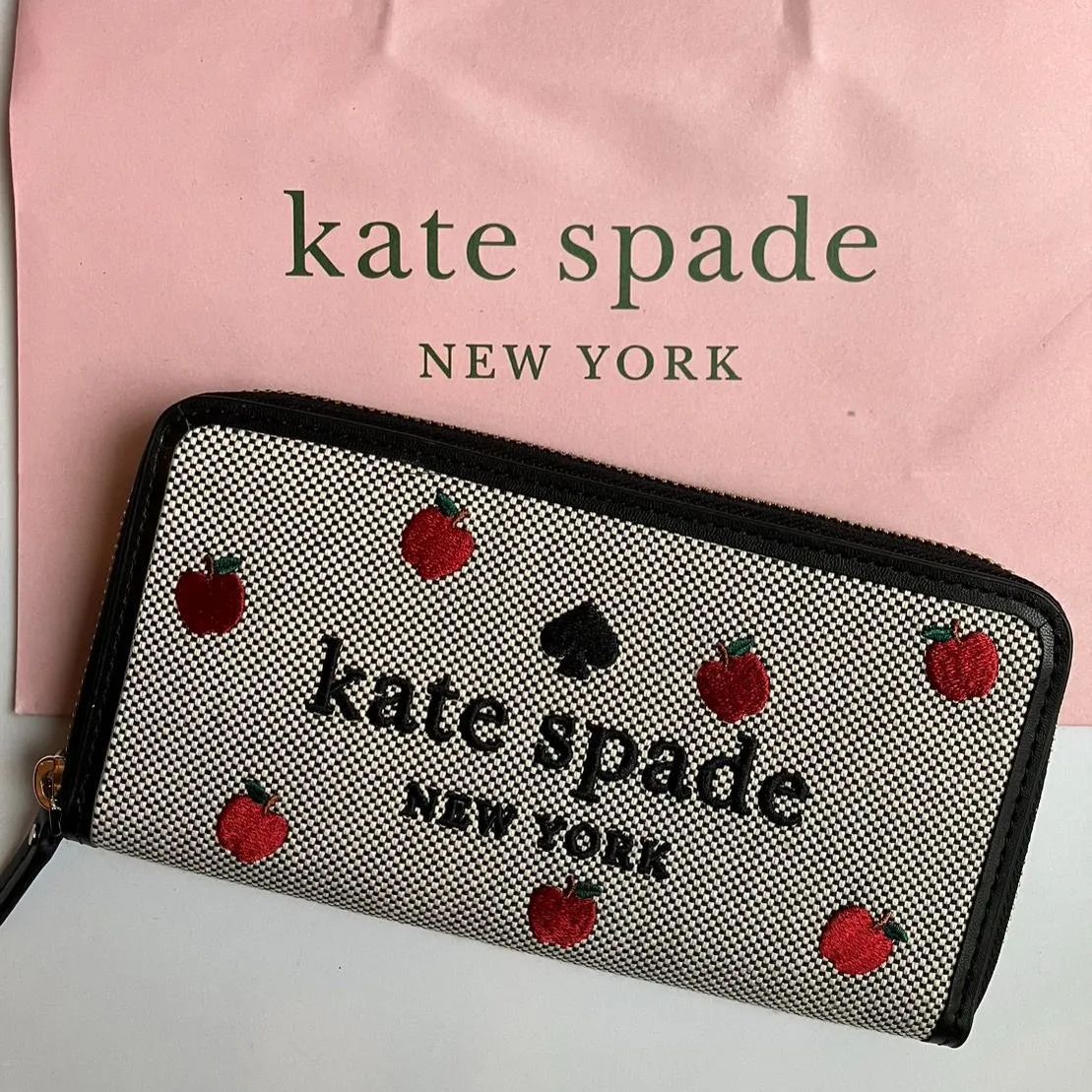 ケイトスペード（kate spade） 長財布 りんご アメリカ直営店購入 - 長財布