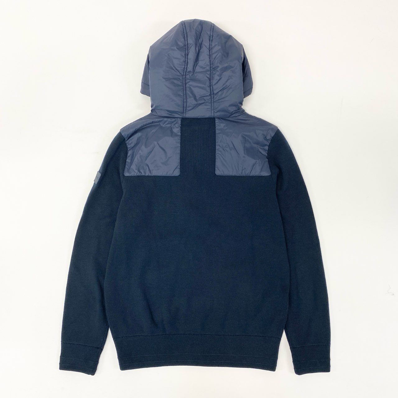 60i29 HUGO BOSS ヒューゴボス PERFPRMANCE ニット切替 中綿