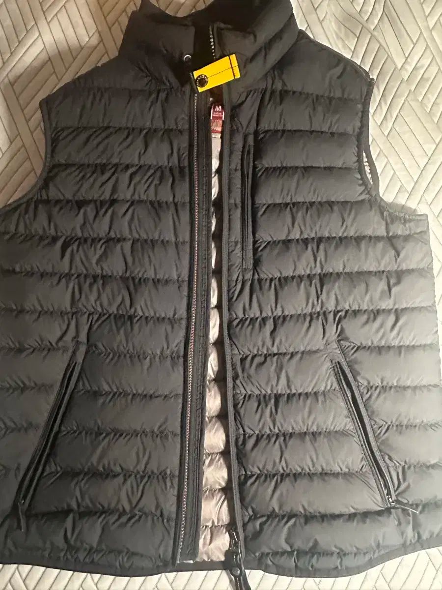 パラジャンパーズ　ダウンベスト　Parajumpers 美品 PARAJUMPERS(パラジャンパーズ) 完璧な ベスト ダウンジャケット