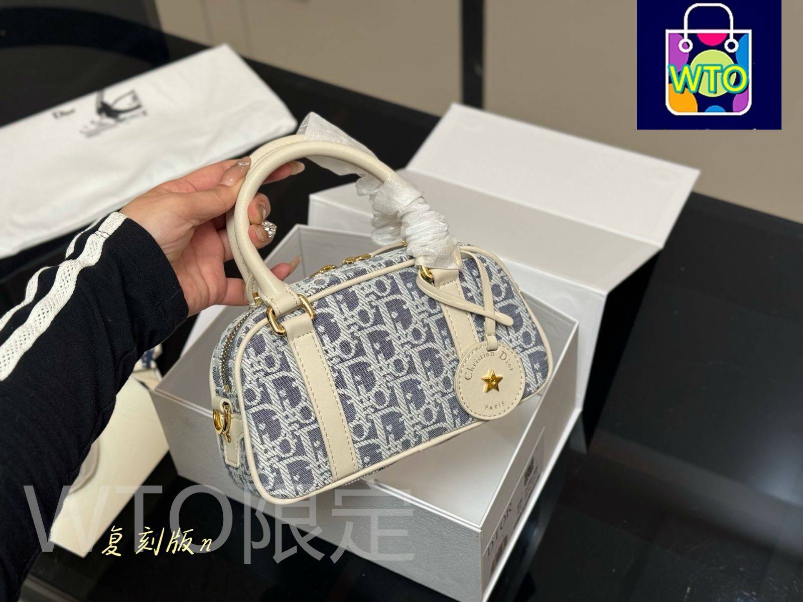 ★国内発送★即納！【Dior】D-Vibe ボウリングバッグ ミディアム ☆国内発送☆即納！【Dior】D-Vibe ボウリングバッグ ミディアム