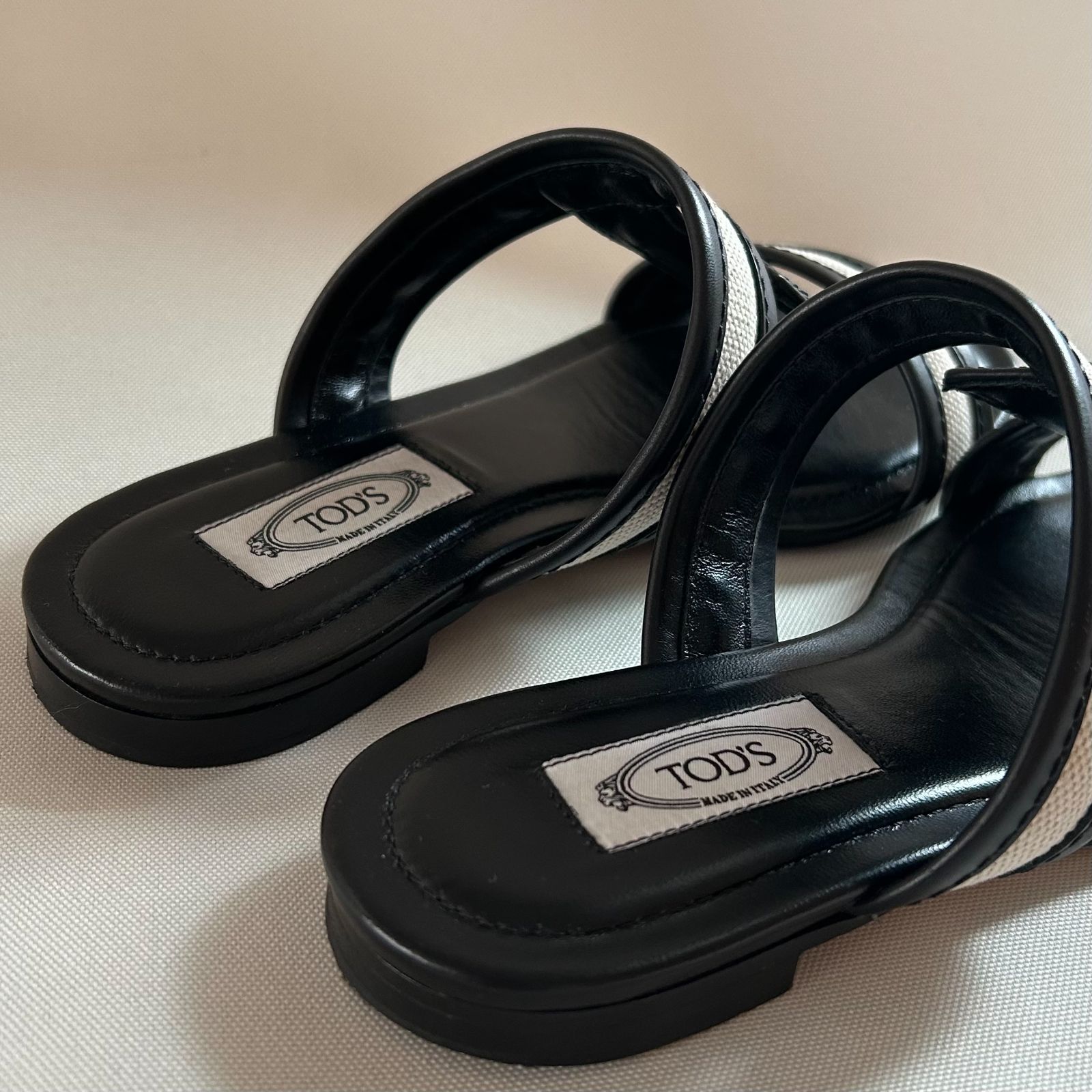 TOD'S トッズ ダブルT バー レザー サンダル フラット ブラック