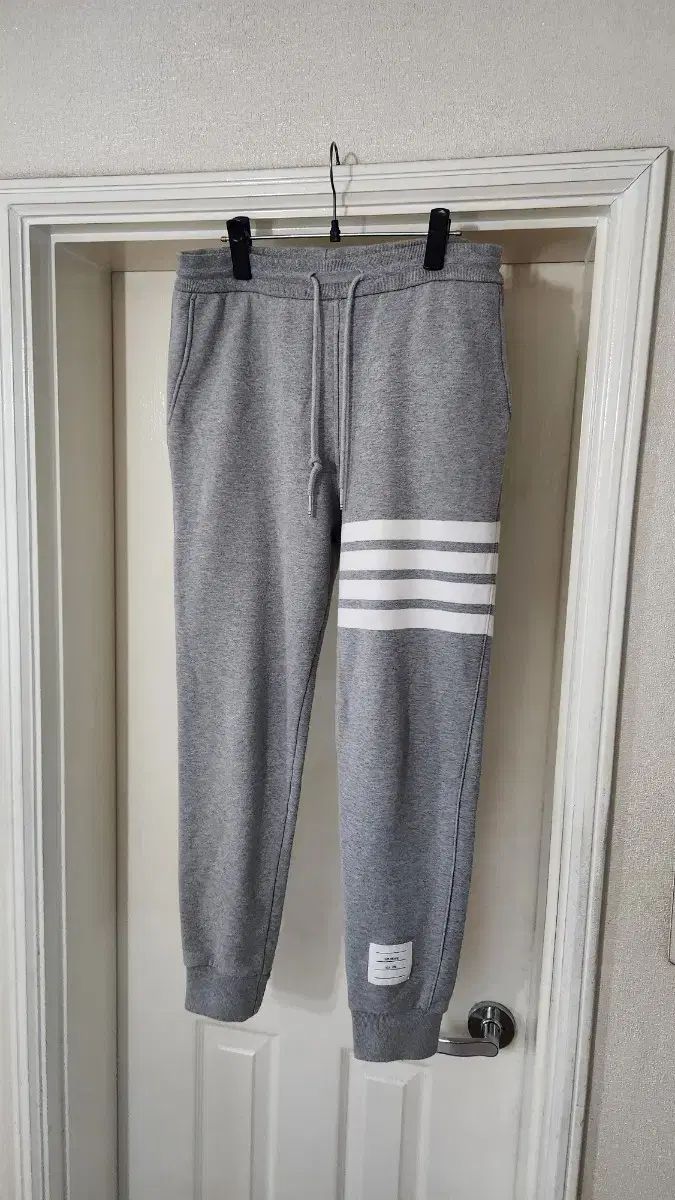 トム ブラウン ズボン グレー 2サイズ 31 33程度 百貨店