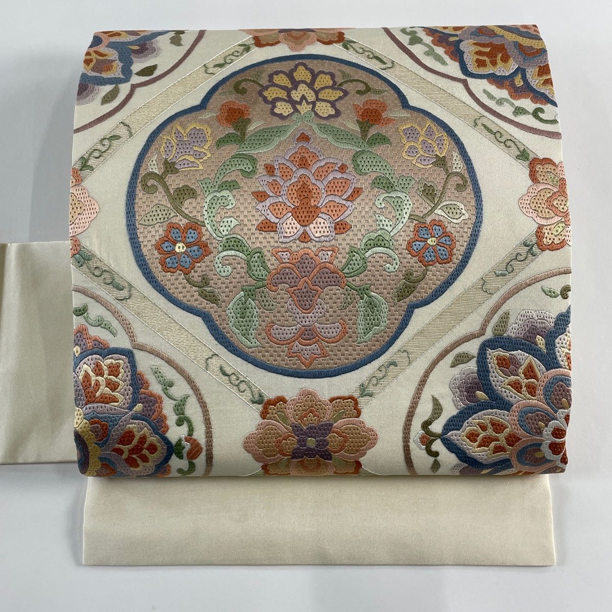 名古屋帯 名品 草花 華文 絽刺し 金糸 クリーム 正絹 【中古