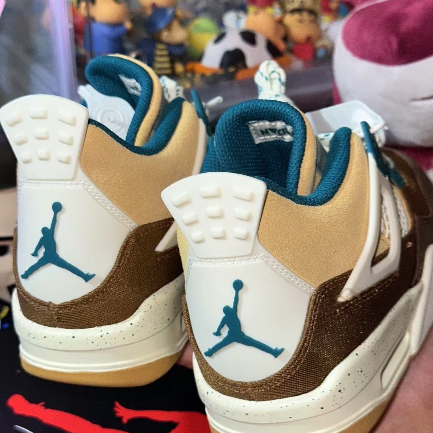 新品未使用 NIKE AIR JORDAN 4 Ccao Wow RETRO GS ナイキ エアジョーダン4 レトロ スニーカー レディース ブラウン  FB2214-200 男女兼用 - メルカリ