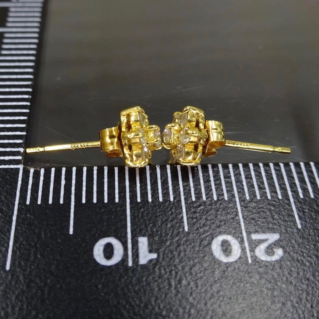 18金 K18 ゴールド GOLD 750 天然ダイヤモンド0.30ct(両耳) デザイン 