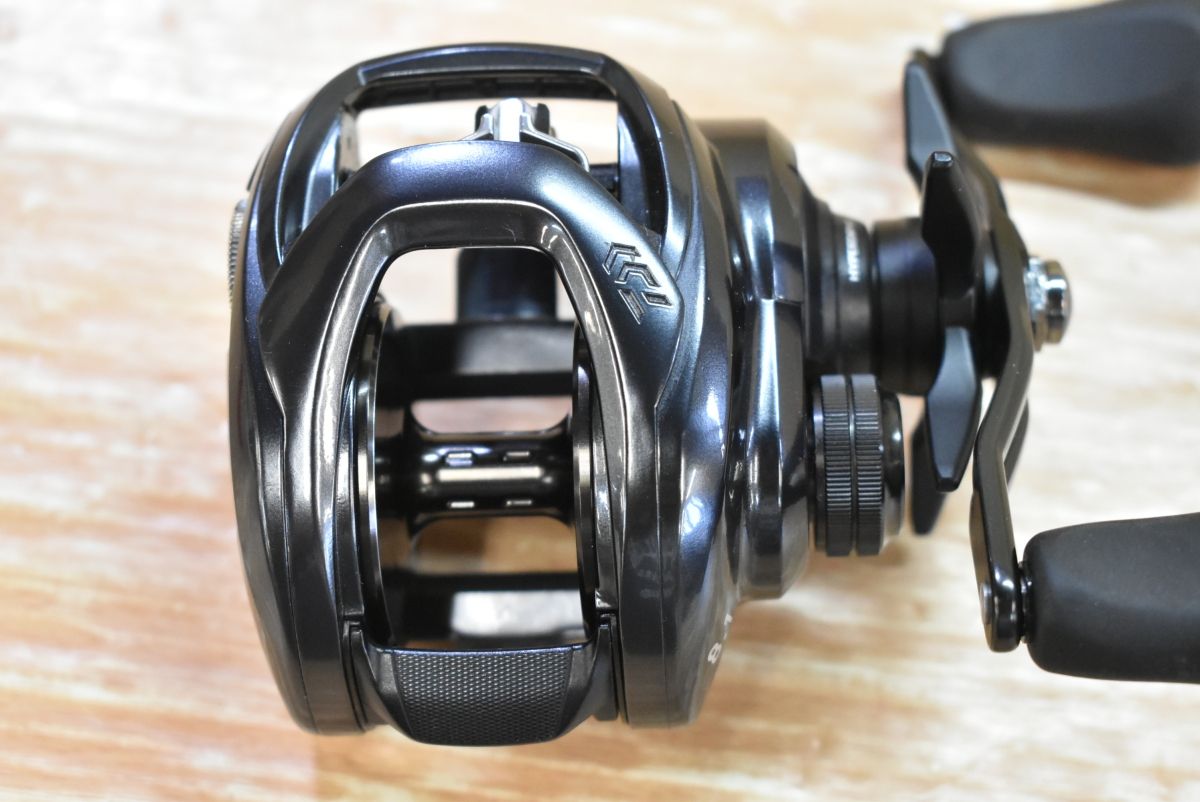 ダイワ 21 タトゥーラ TW 300XH 右 DAIWA TATULA ベイトリール