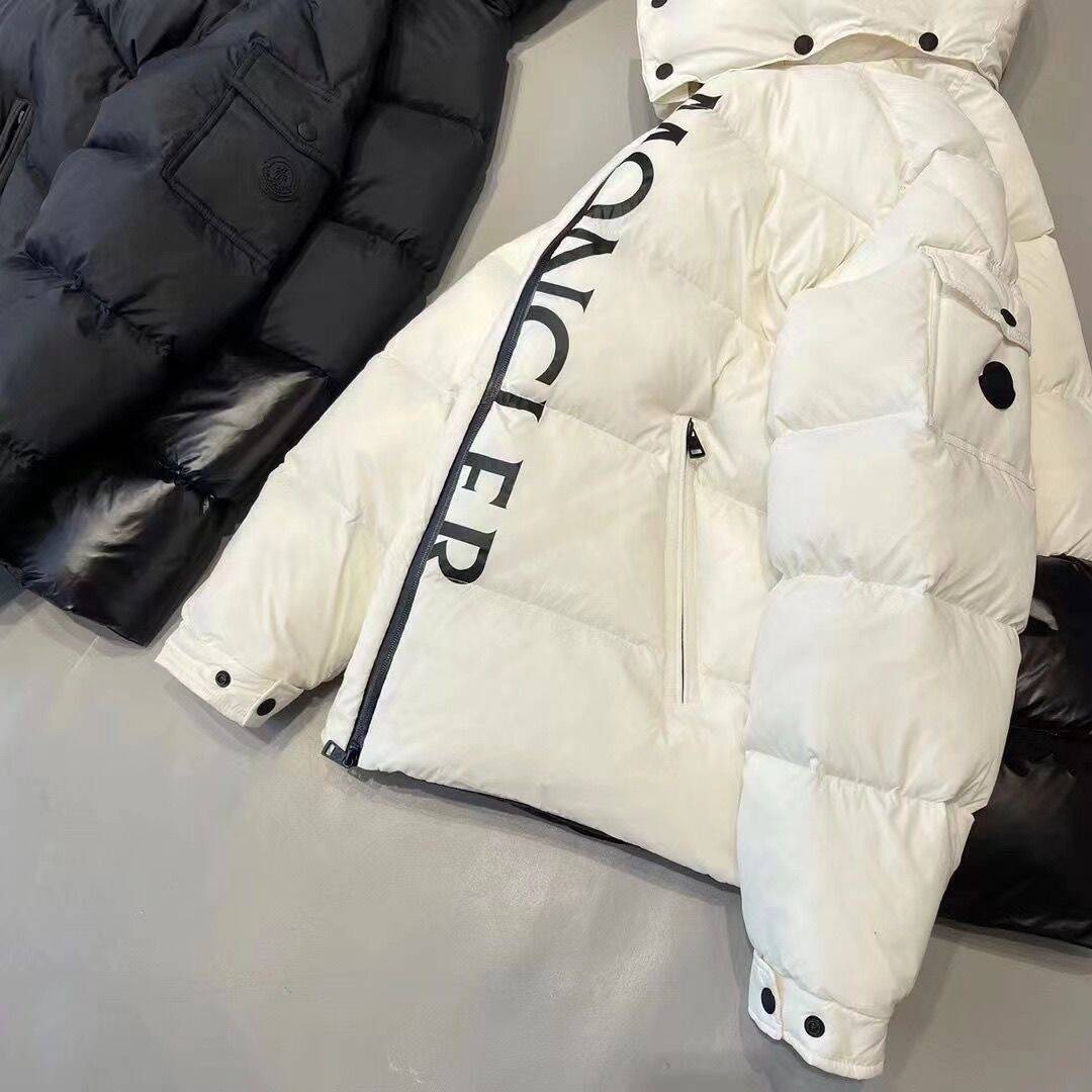 【2色   新品】 MONCLER   モンクレール    ダウンジャケット  男女同型