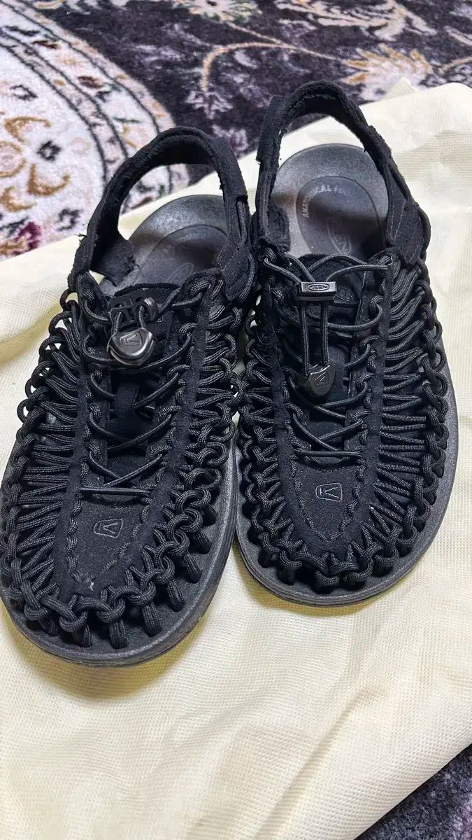 365日間返品無料！ KEEN キーン ユニーク 黒 サンダル 【グランドopen】