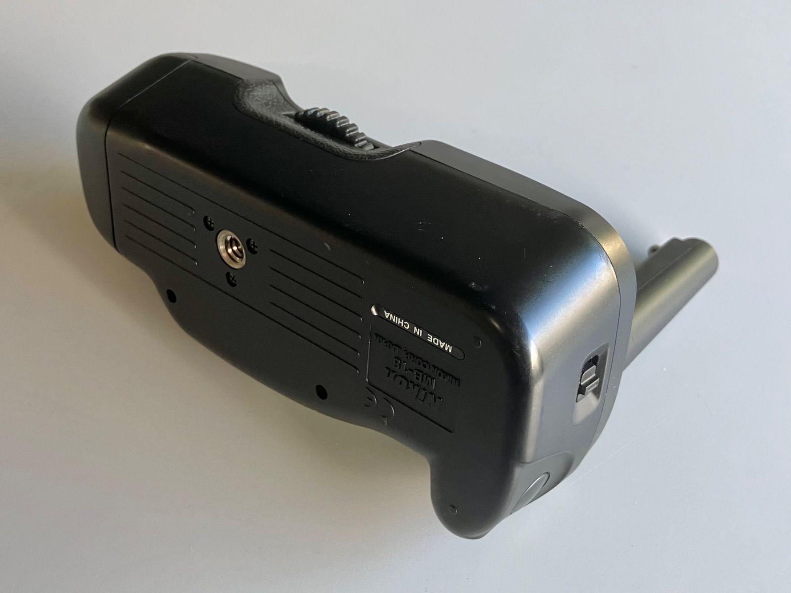 動作OK】ニコン Nikon MB-18 (U2用縦位置バッテリーグリップ) - メルカリ