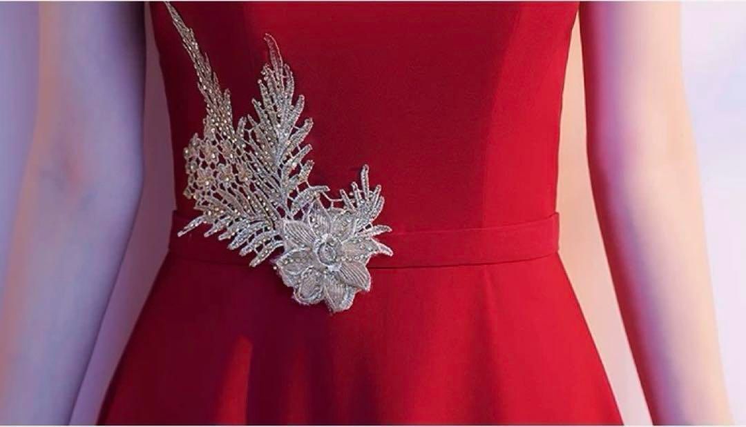 お花のデザインがオシャレで可愛い  イブニングドレス♩.• お花のデザインが可愛い フワフワ オシャレなイブニングドレス