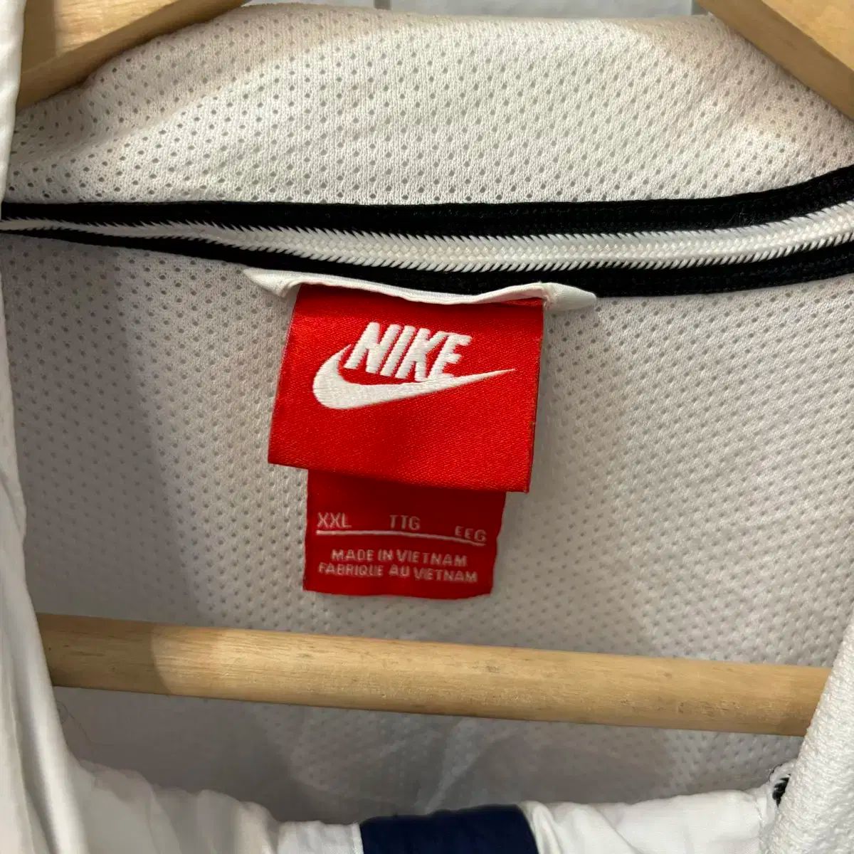 Nike トッテナム・ホットスパー ウィンドブレーカー NIKE(ナイキ) トッテナム ホットスパー バイカラー ウィンド