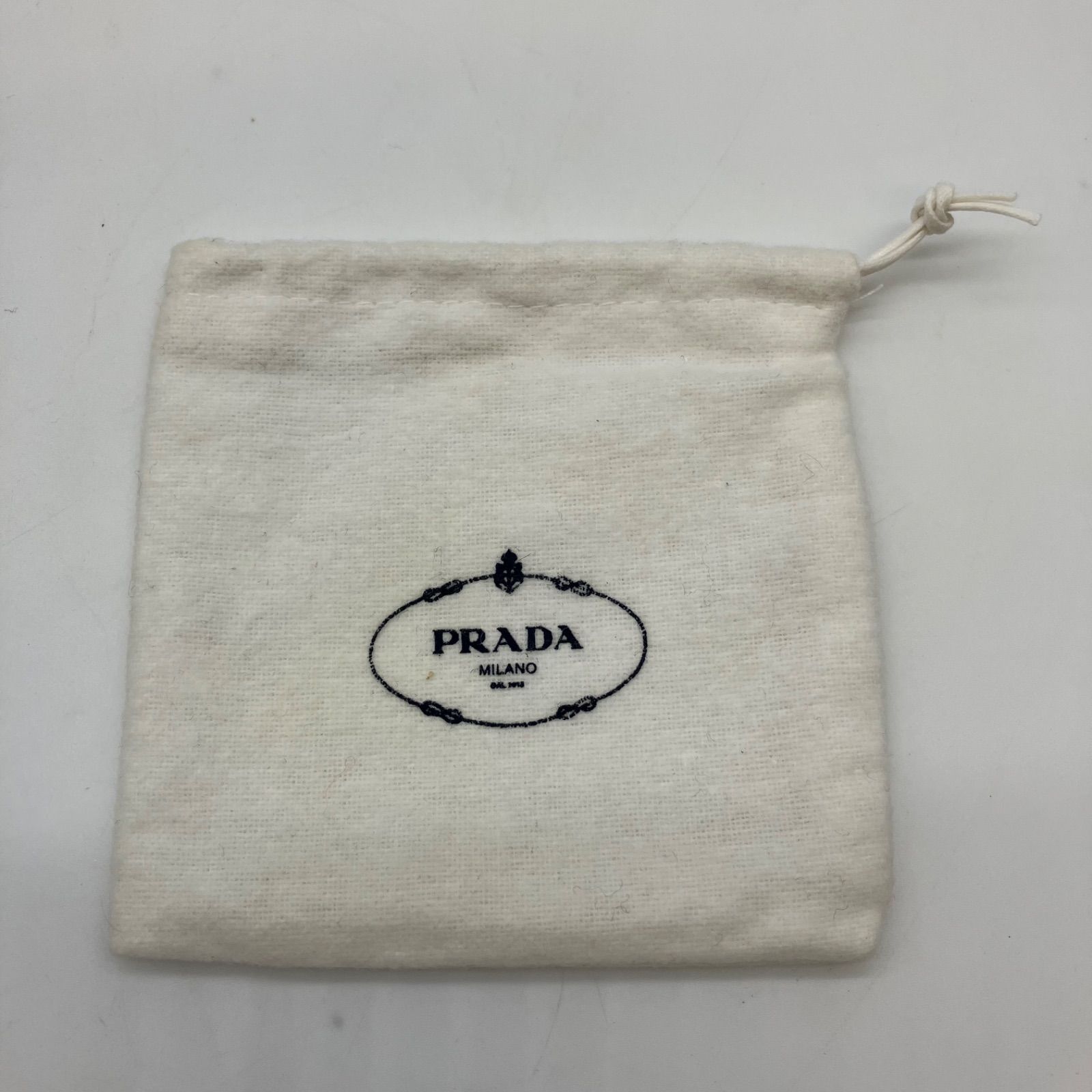 PRADA ブローチ ヨット お買い得】PRADA ブローチ ヨット型 箱付き - メルカリ