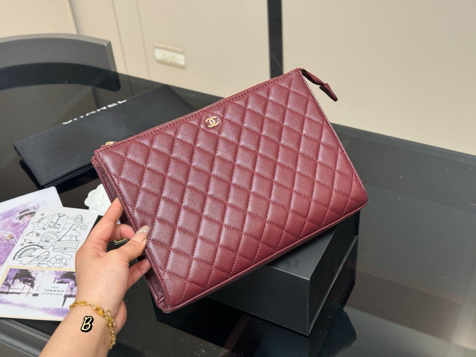 VINTAGE●CHANEL●シャネル ラージクラシックハンドバッグ シャネルクラシックバッグのサイズ比較｜SPOTLIGHT｜VINTAGE QOO