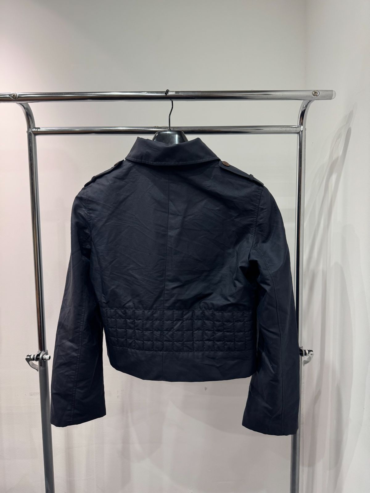 CHANEL CCチョコバー ショートトレンチコート 00P ネイビー D25072408