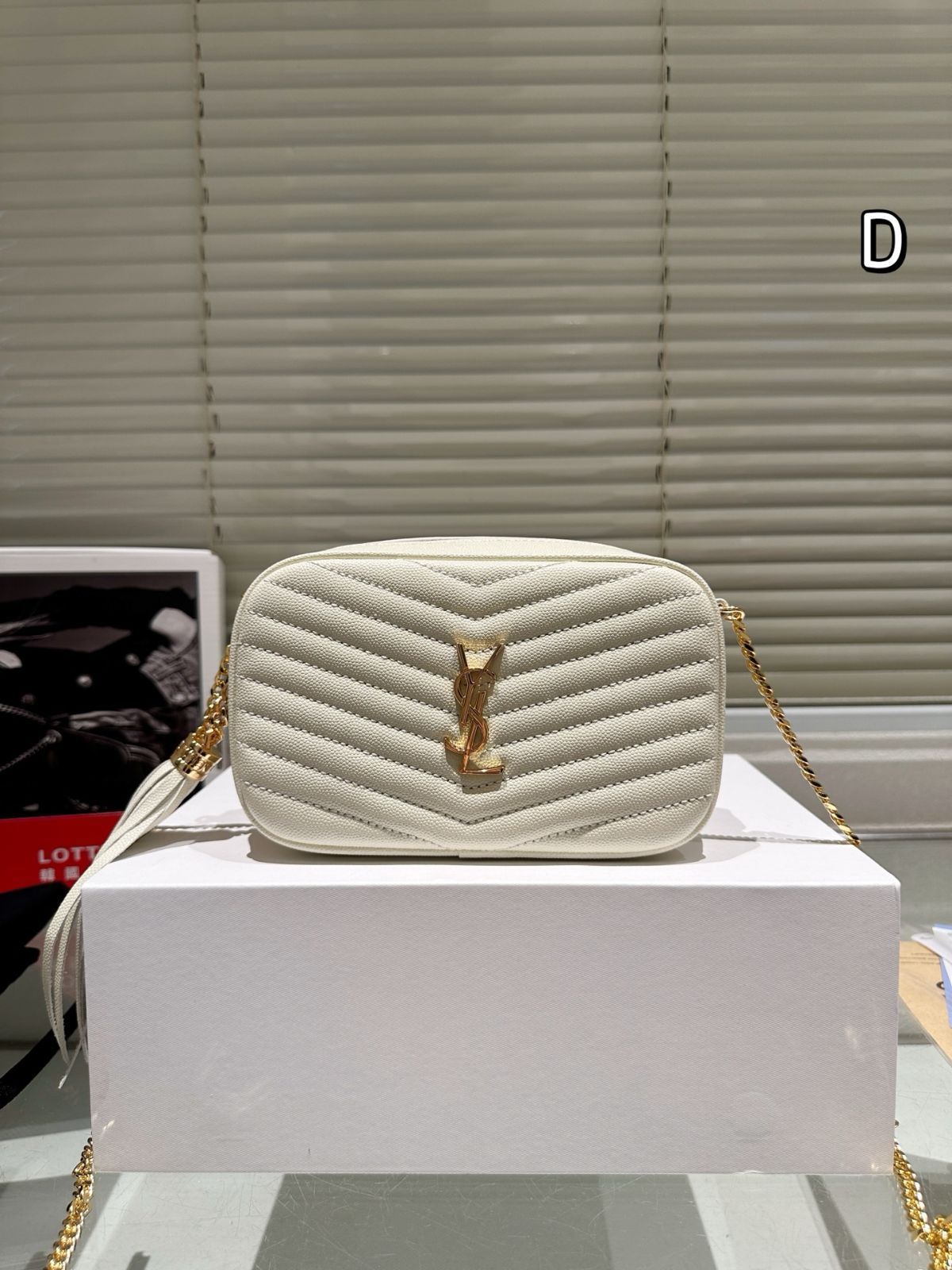 【美品】YSL ルーカメラバッグ アイボリー 今日特価】YSL Lou Lou Camera Bag / YSL ルル カメラバッグ-MM