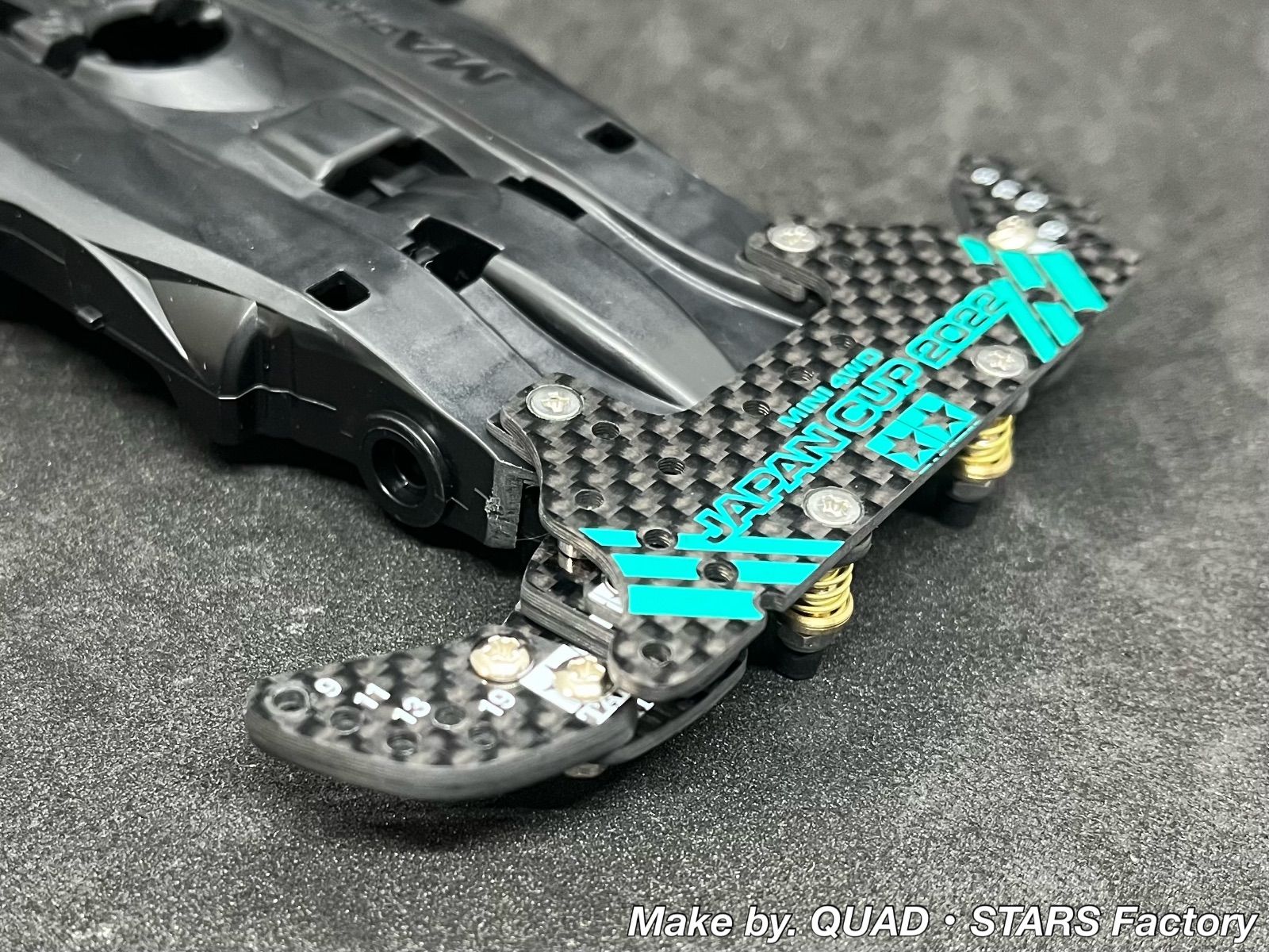 ミニ四駆パーツ】2軸ATピボットバンパー 2022カーボン【ブルーVer