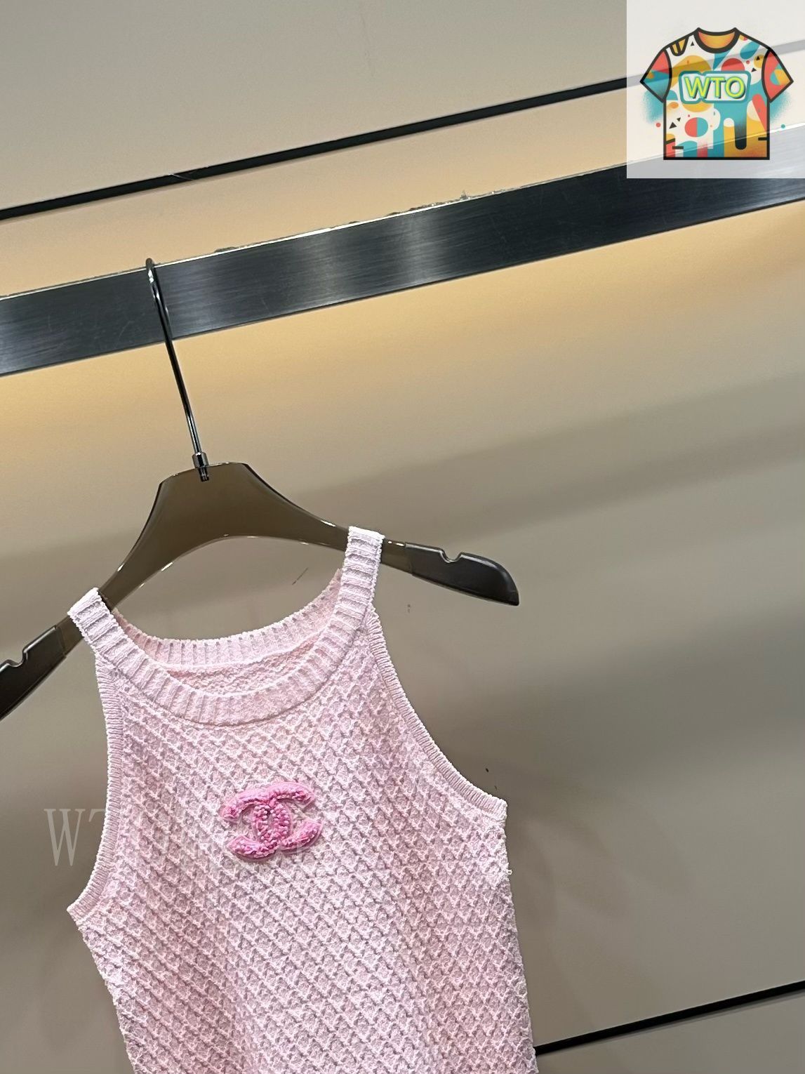 【上品な色味が映える★シャツにも◎】CHANEL 25A ニットベスト ☆上品なデザイン☆ シャネル ニットベスト (CHANEL/ベスト