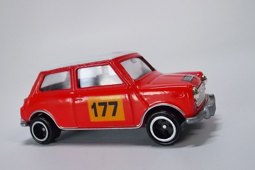 トミカ ミニクーパー キーホルダータイプ 赤/白ルーフ トミカ ミニクーパー キーホルダータイプ 赤/白ルーフ 【公式通販】
