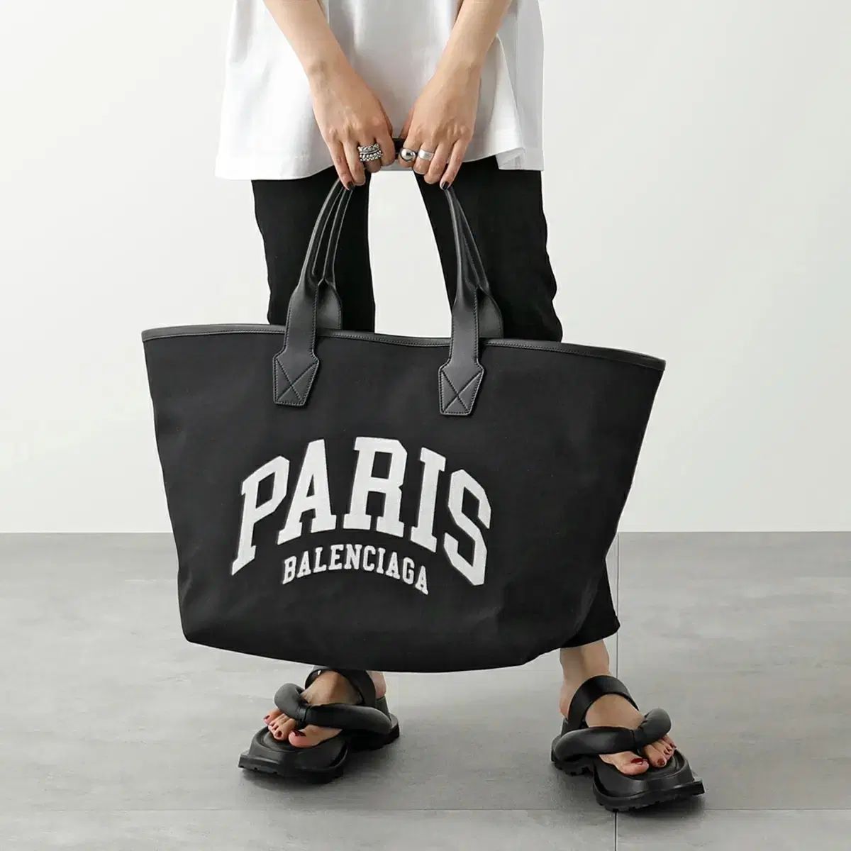 BALENCIAGA バレンシアガ トートバッグ ジャンボ　黒 レザー BB BALENCIAGA バレンシアガ トートバッグ PARISロゴ ジャンボ