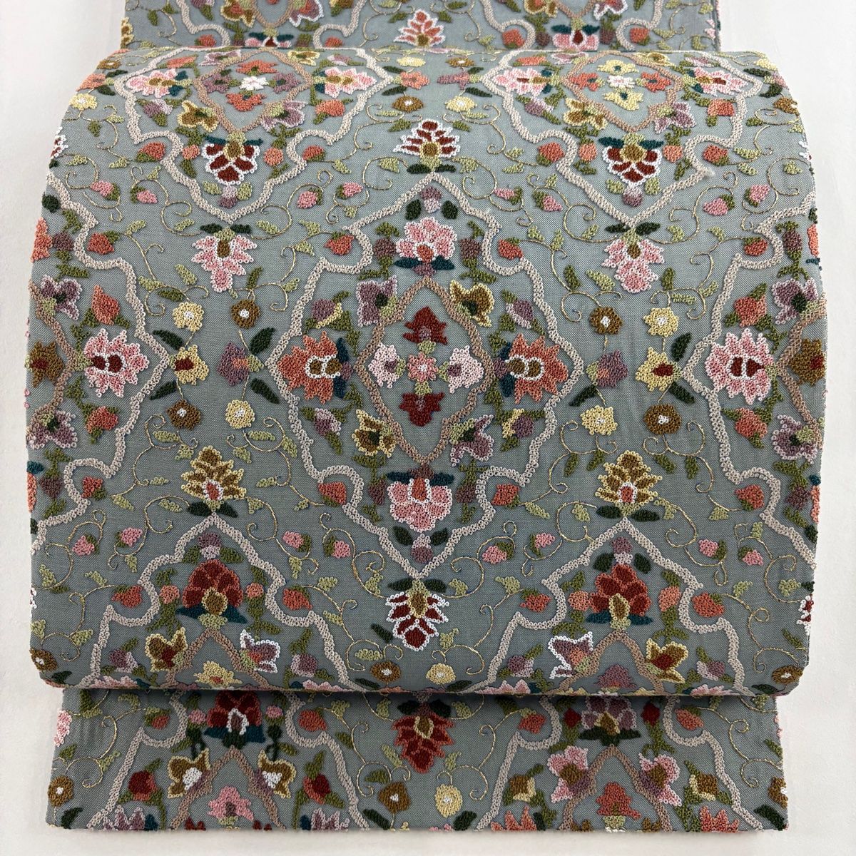 袋帯 華文 花唐草 相良刺繍 金糸 灰緑 六通 正絹