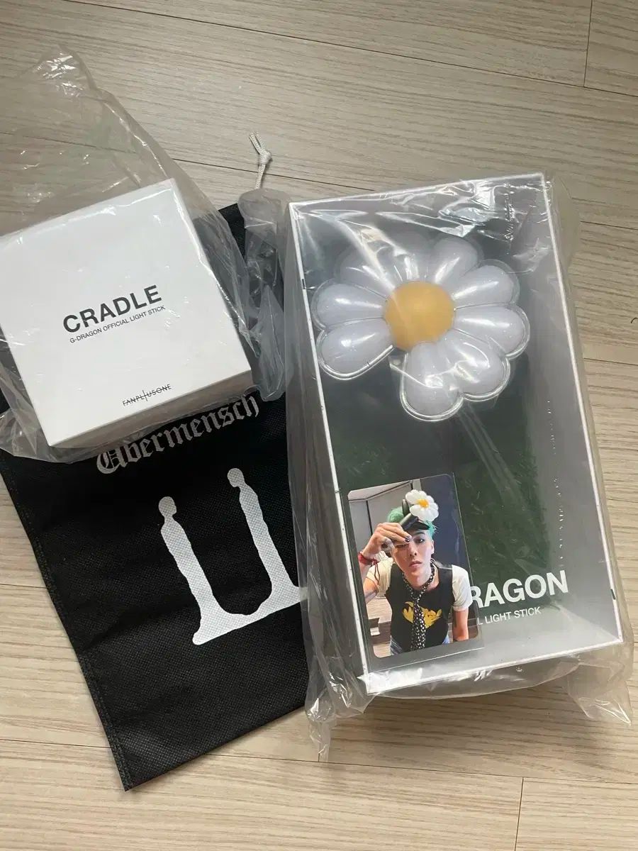 G-DRAGONライトスティック + クレイドル + ポーチ+フォトカードセット G-DRAGON(ジードラゴン) 未開封 デイジースティック+クレードル+