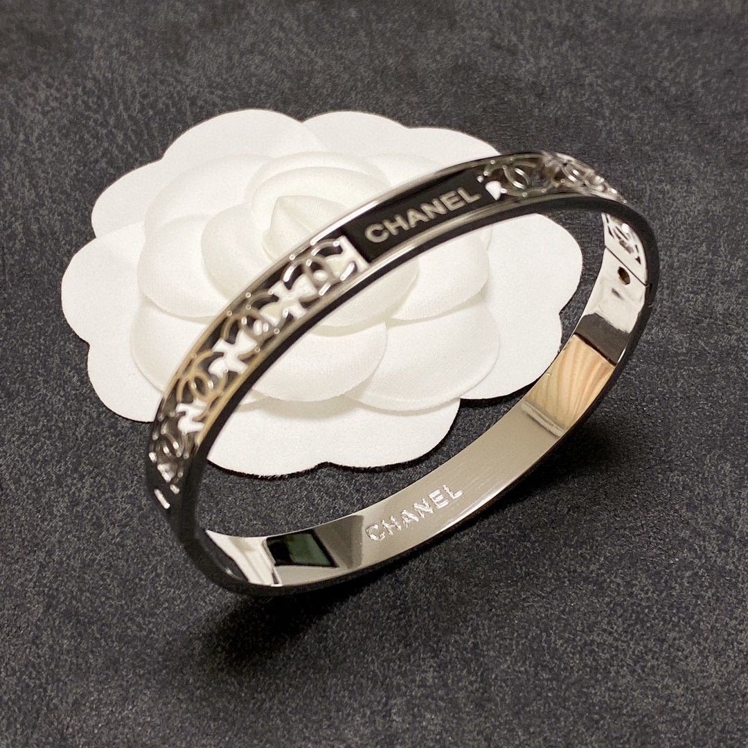 Chanel シャネル