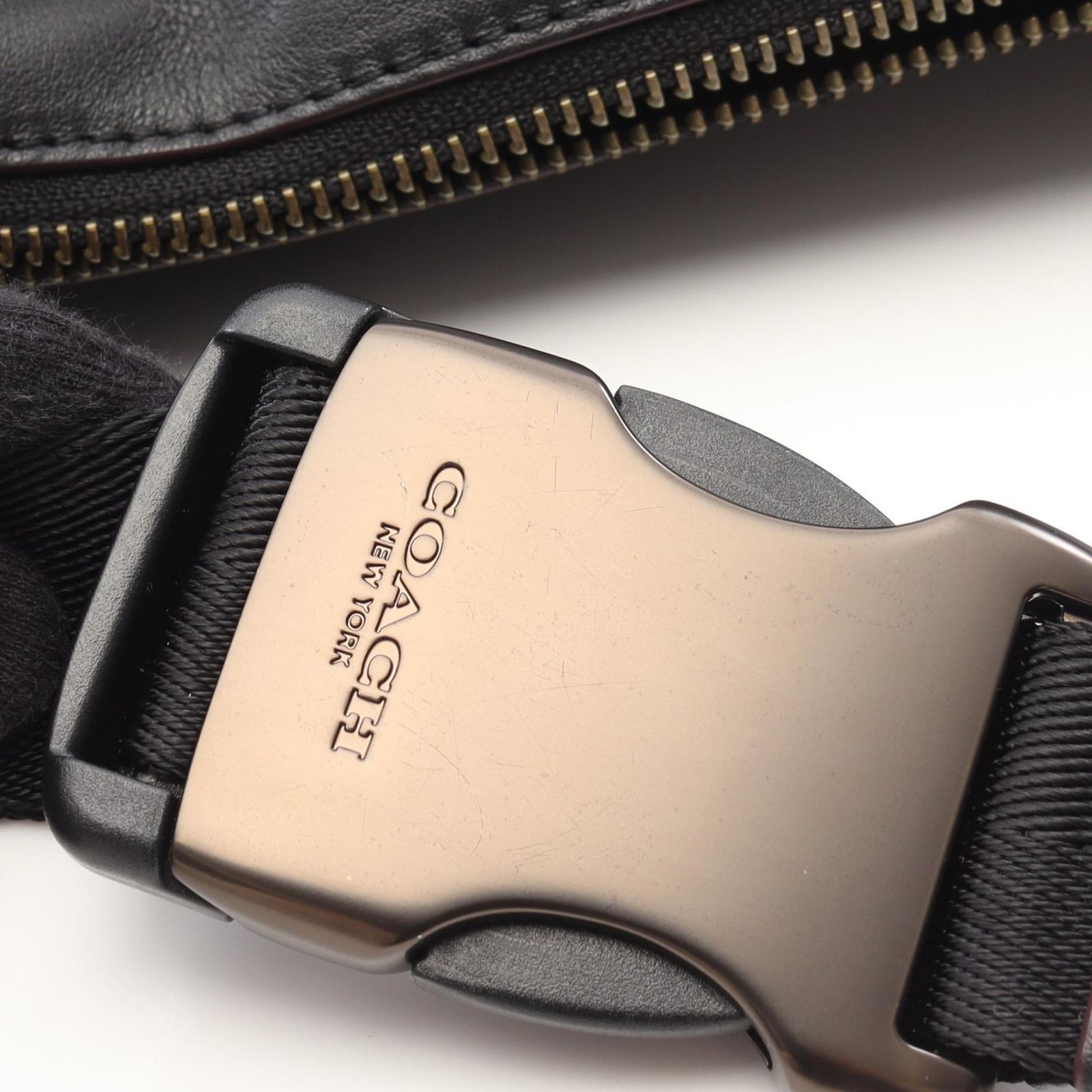 COACH　コーチ　リビングトン　ボディーバッグ　型番　37951 COACH コーチ リビングトン ボディーバッグ 型番 37951 COACH