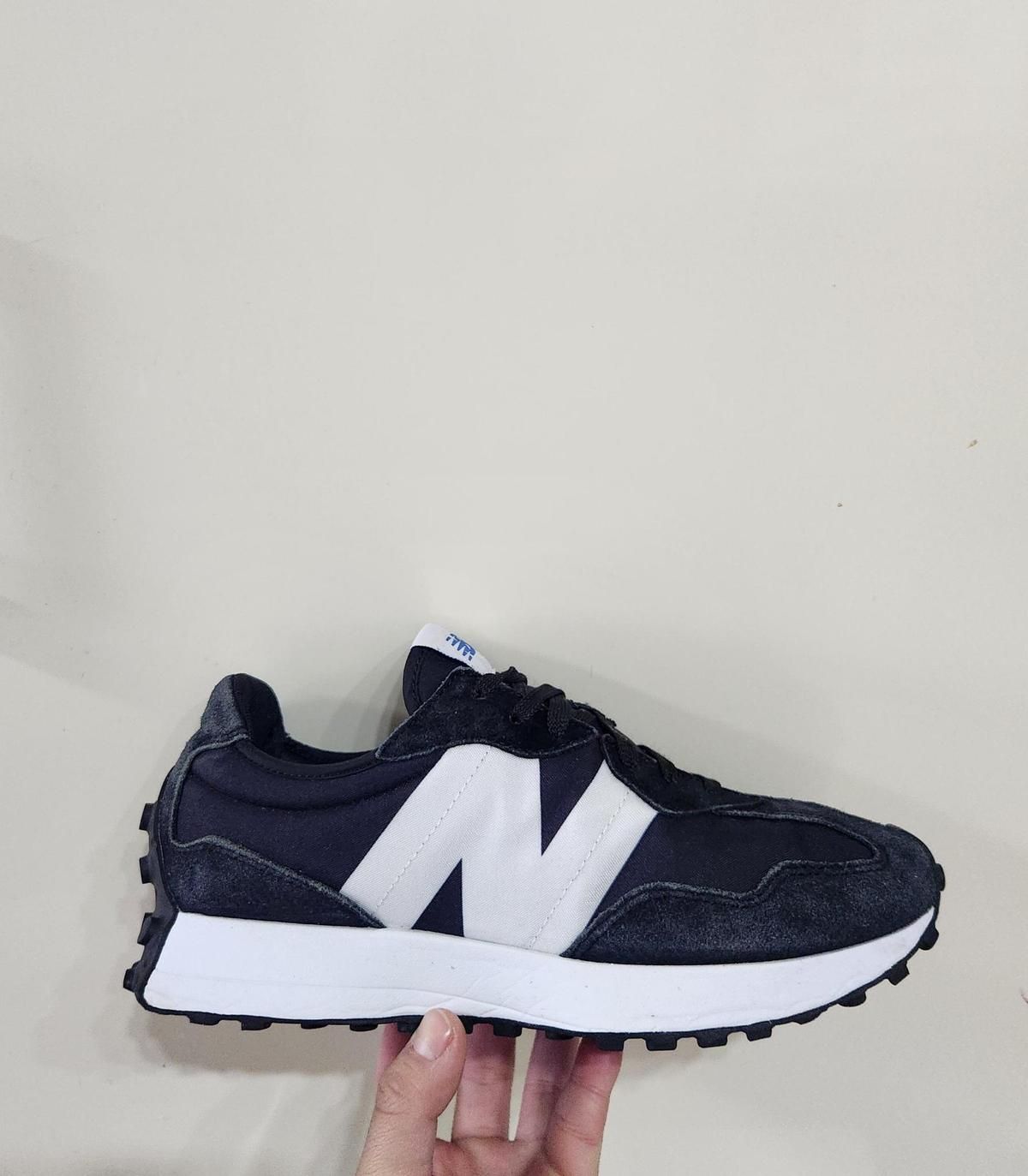 【Bunjang商品韓国直送】270 New Balance(ニューバランス) 327 黒 白 ナイロンメッシュ 牛革 超軽量
