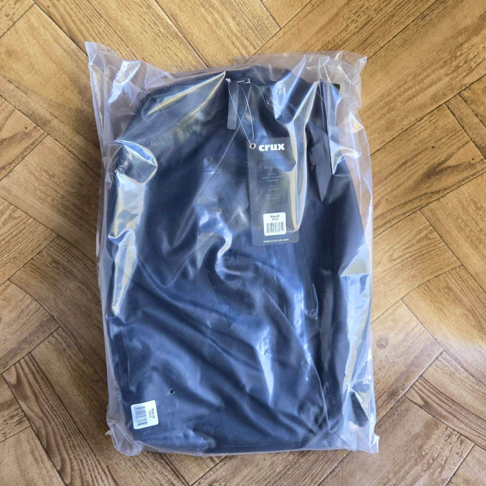 Crux Mag 28 防水デイパック