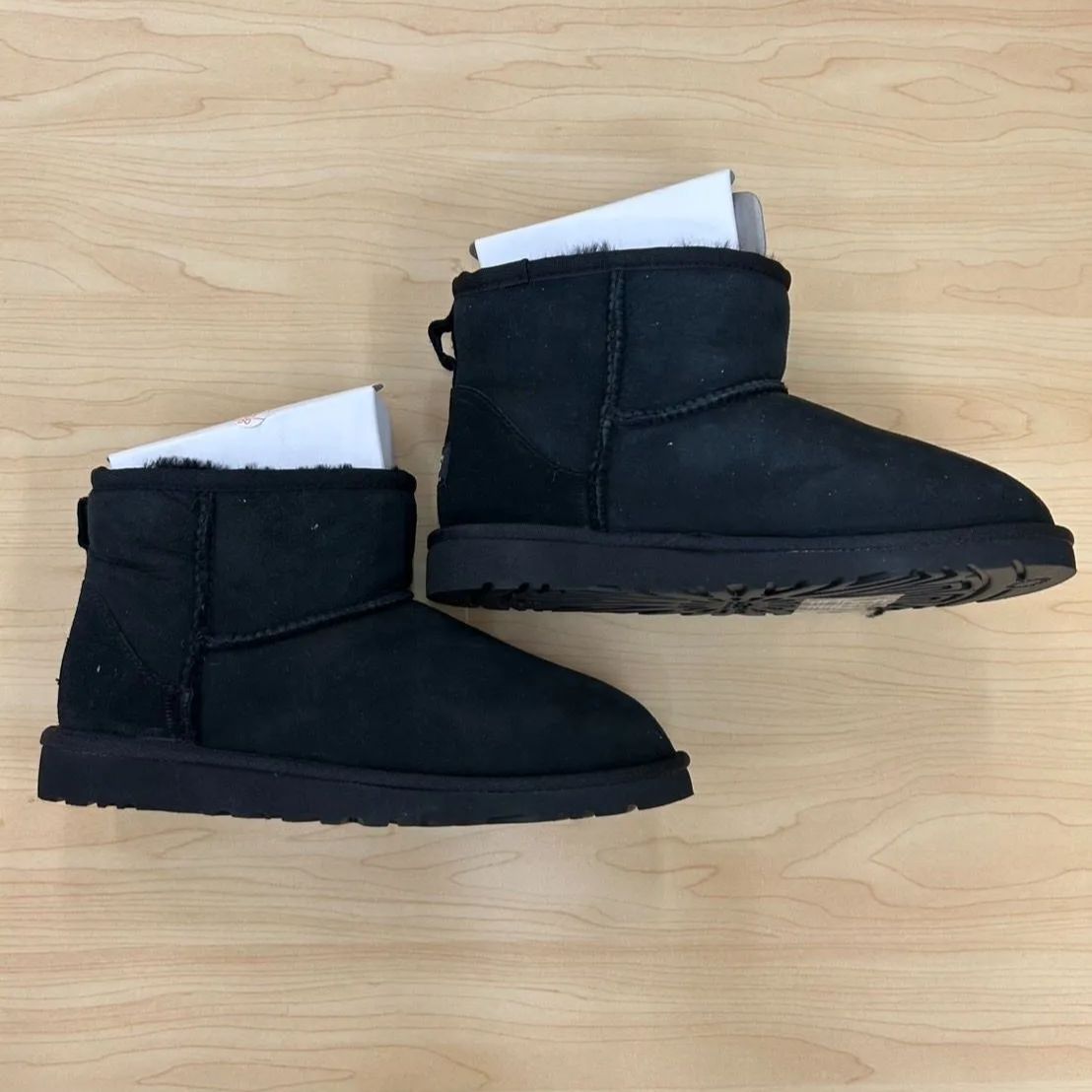 UGG ブラック ムートンブーツ 箱付き UGG ブラック ムートンブーツ - メルカリ