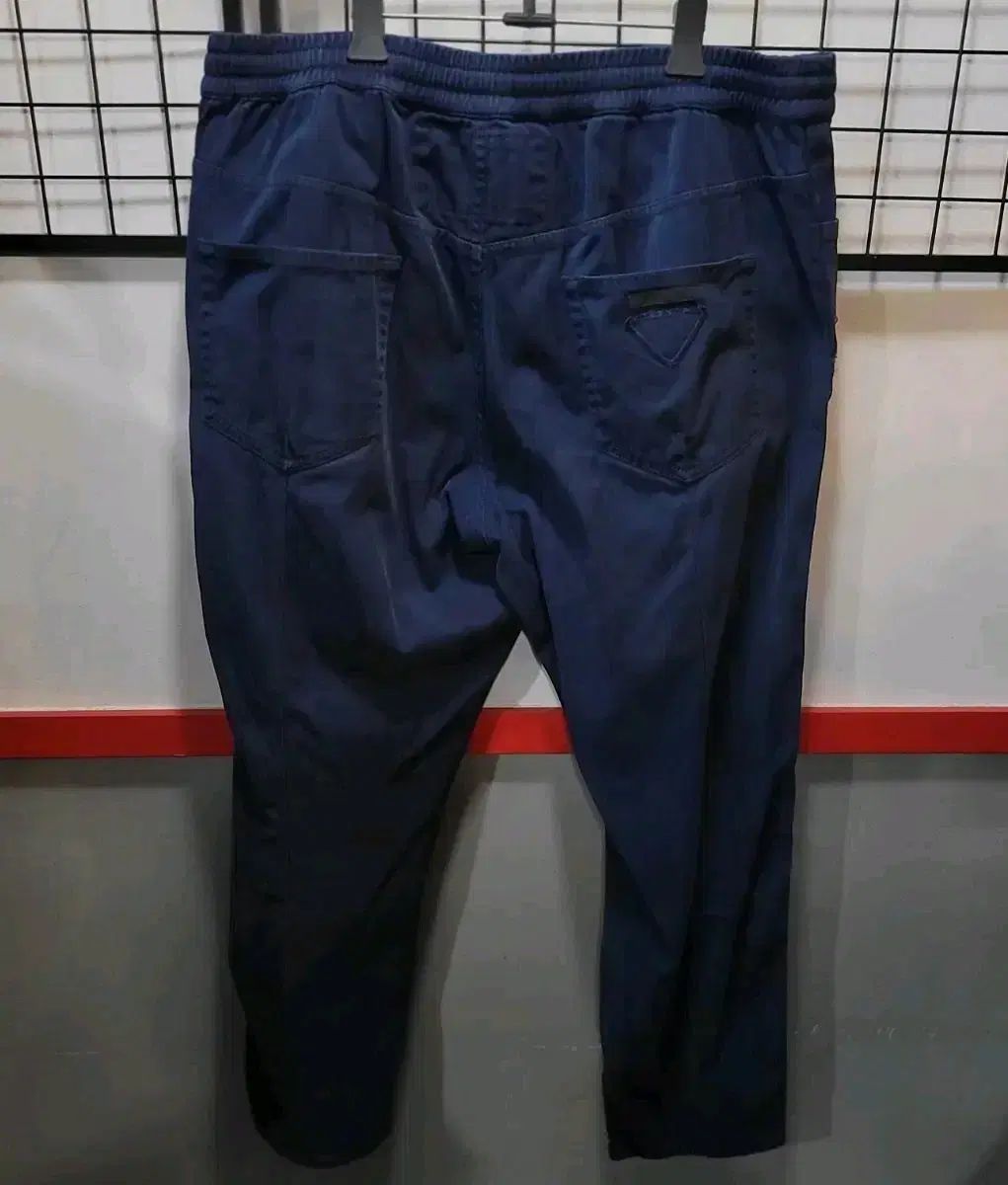 PRADA プラダ メンズ ISTJ VENDING MACHINE Ver. チノパンツ